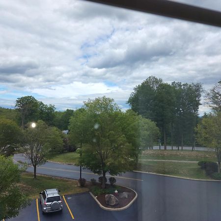 La Quinta Inn & Suites By Wyndham بحيرة جورج المظهر الخارجي الصورة