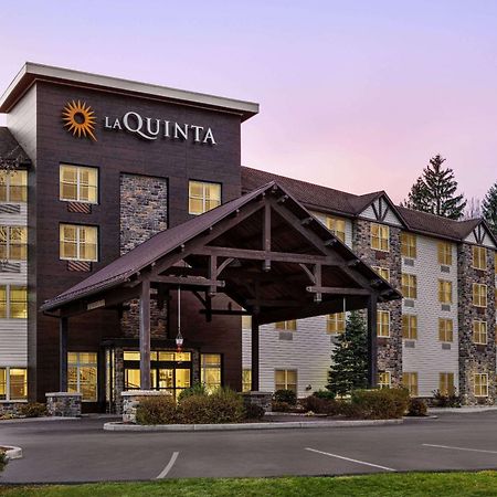 La Quinta Inn & Suites By Wyndham بحيرة جورج المظهر الخارجي الصورة