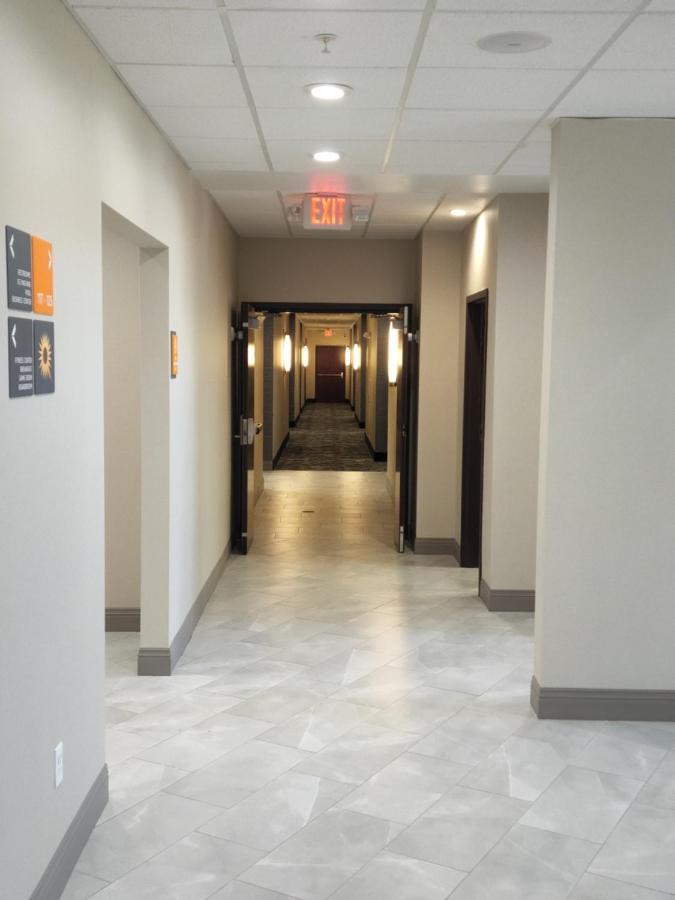 La Quinta Inn & Suites By Wyndham بحيرة جورج المظهر الخارجي الصورة