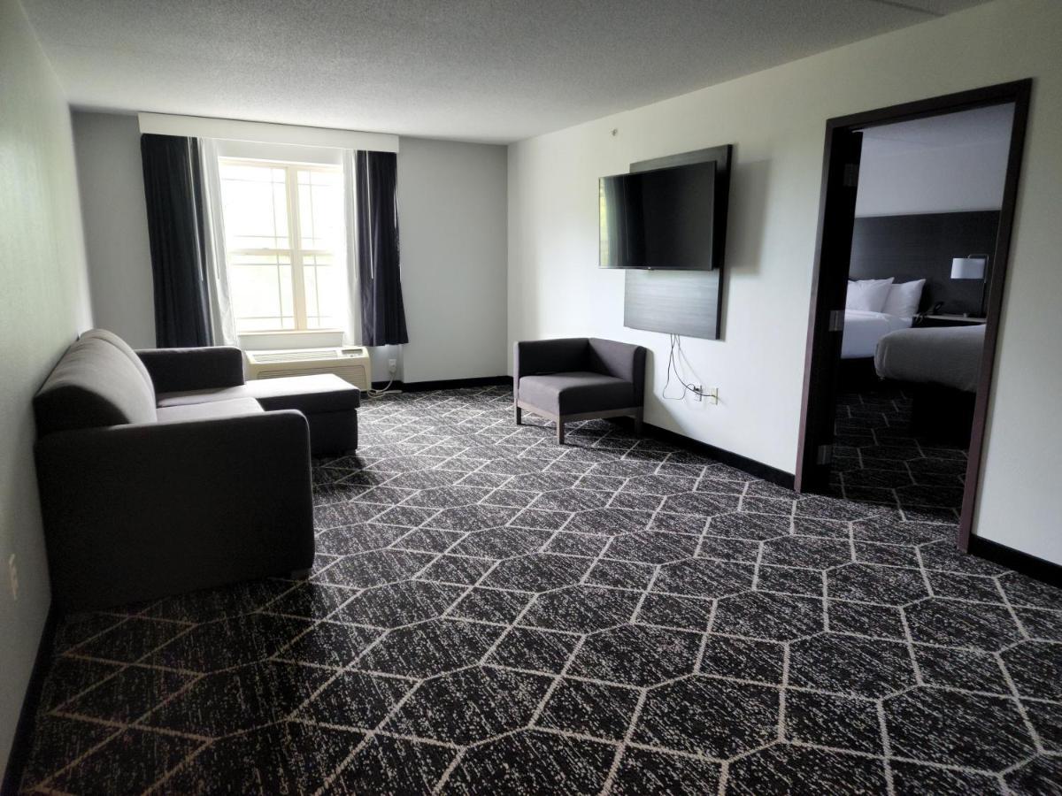 La Quinta Inn & Suites By Wyndham بحيرة جورج المظهر الخارجي الصورة