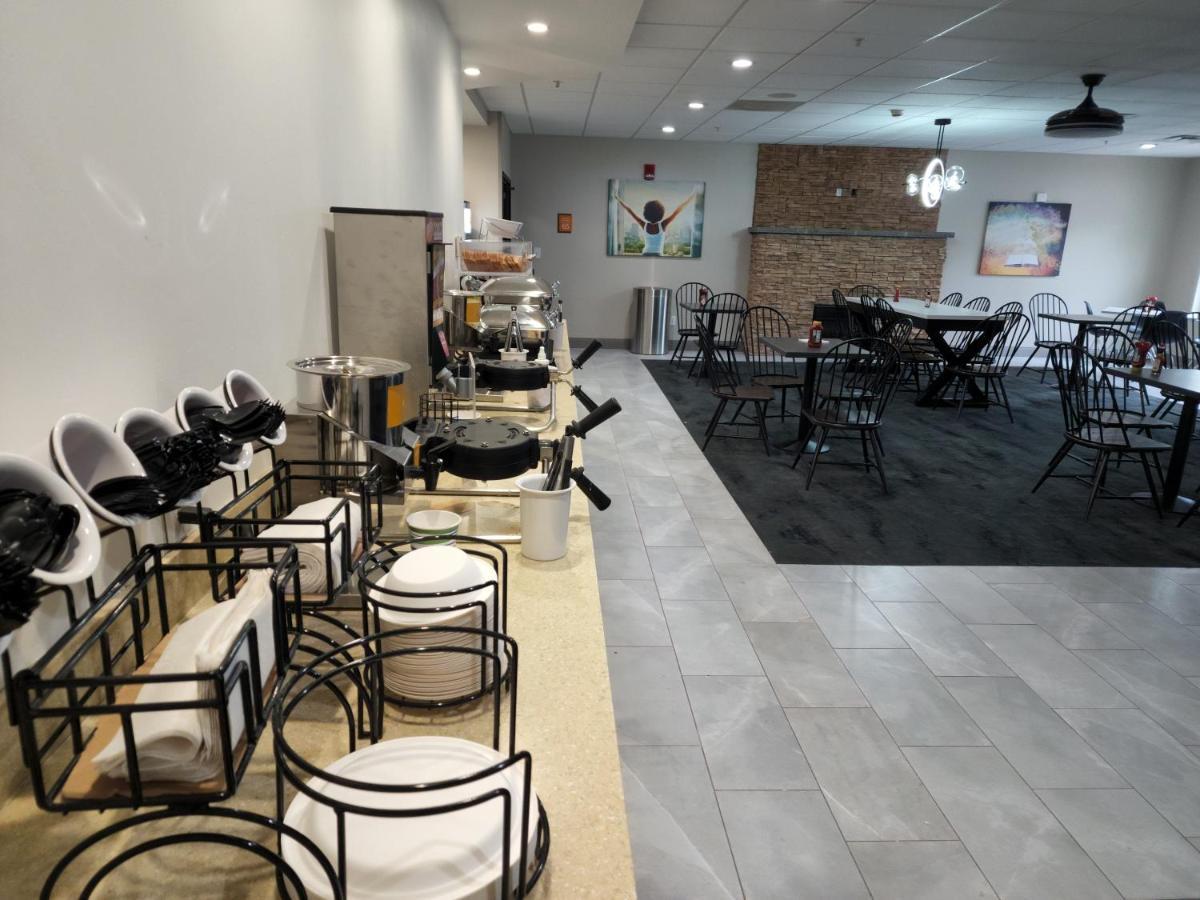 La Quinta Inn & Suites By Wyndham بحيرة جورج المظهر الخارجي الصورة