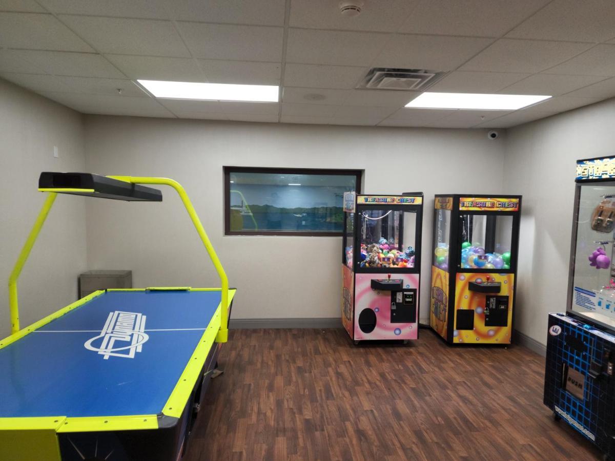 La Quinta Inn & Suites By Wyndham بحيرة جورج المظهر الخارجي الصورة