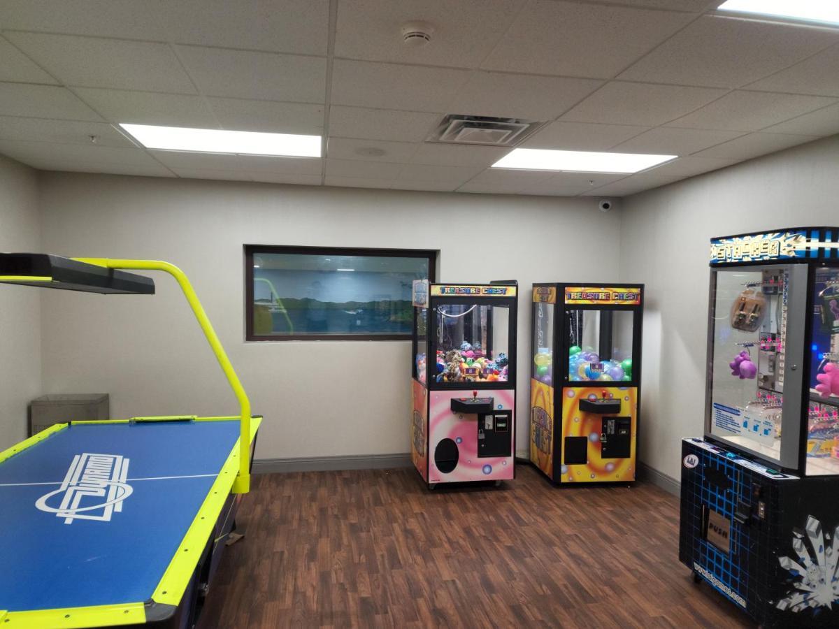 La Quinta Inn & Suites By Wyndham بحيرة جورج المظهر الخارجي الصورة
