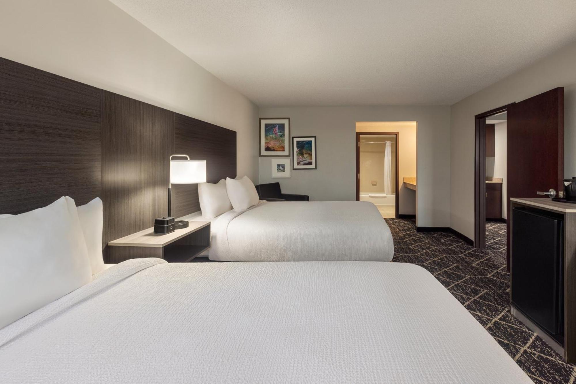La Quinta Inn & Suites By Wyndham بحيرة جورج المظهر الخارجي الصورة