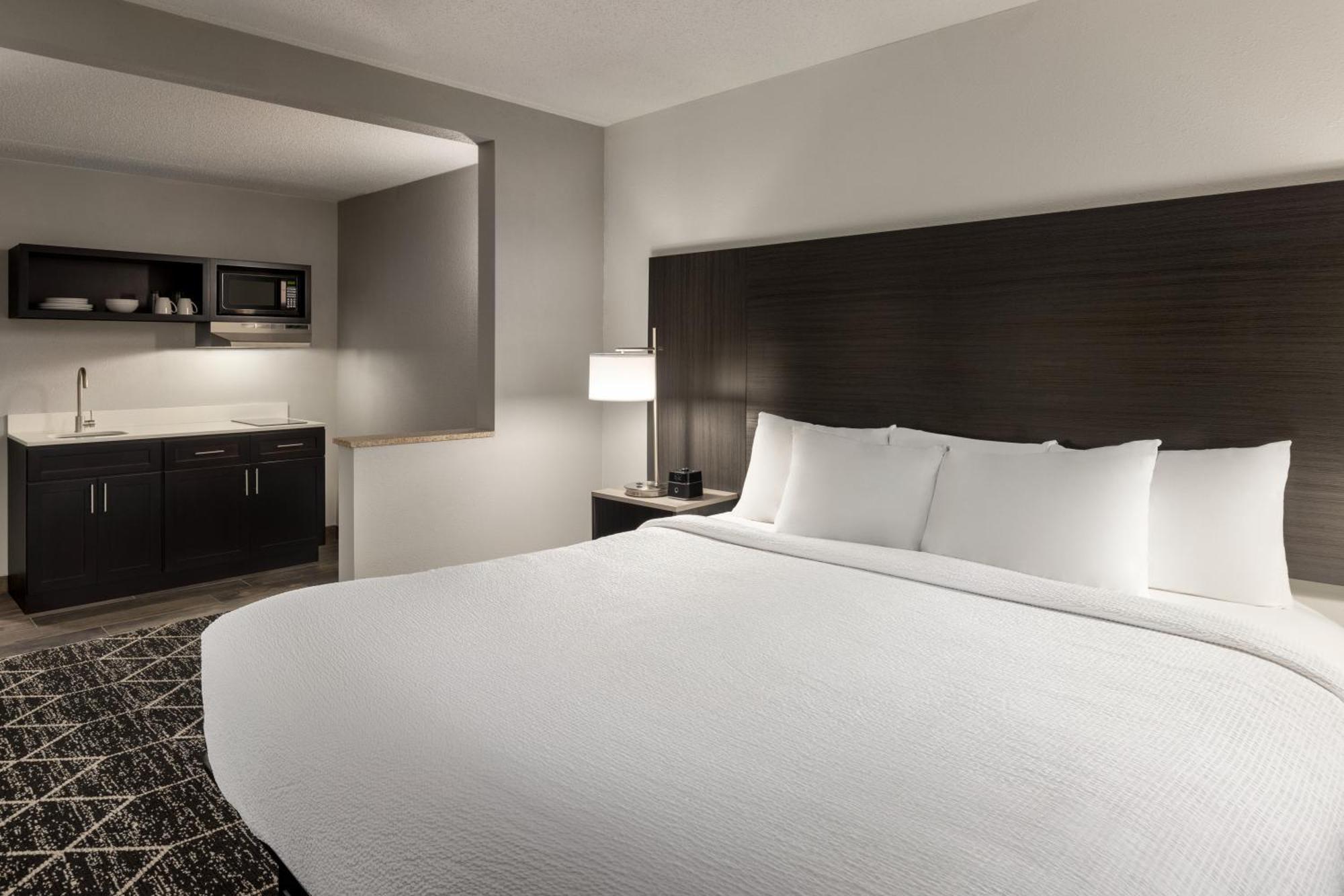La Quinta Inn & Suites By Wyndham بحيرة جورج المظهر الخارجي الصورة