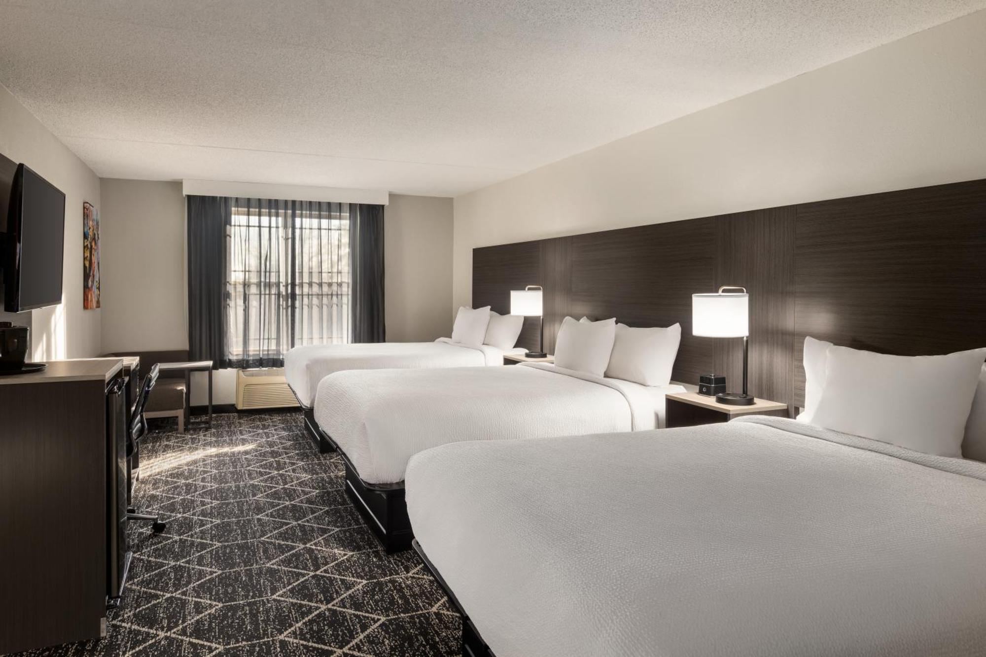 La Quinta Inn & Suites By Wyndham بحيرة جورج المظهر الخارجي الصورة
