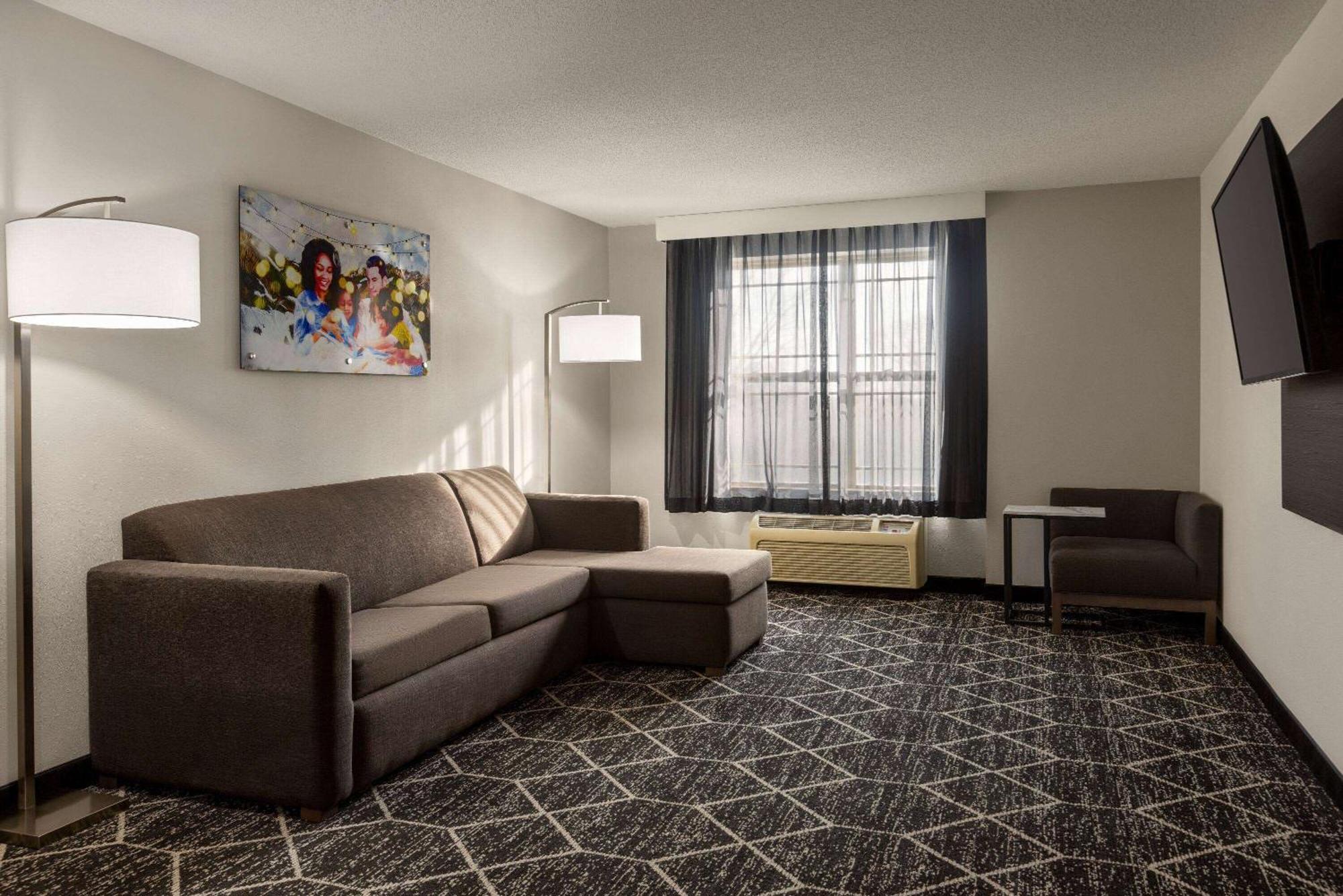 La Quinta Inn & Suites By Wyndham بحيرة جورج المظهر الخارجي الصورة
