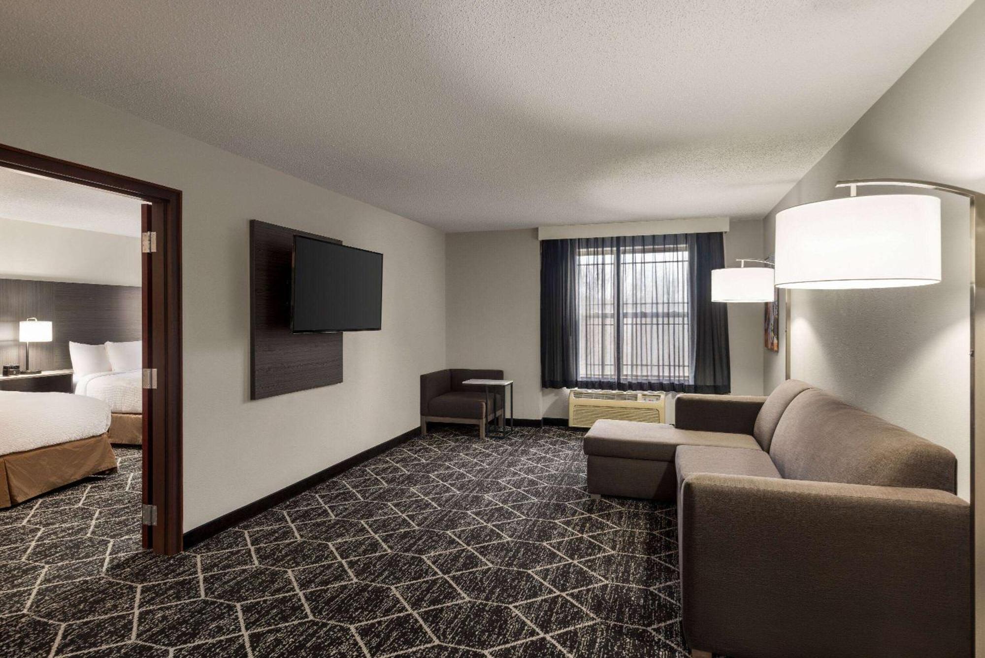 La Quinta Inn & Suites By Wyndham بحيرة جورج المظهر الخارجي الصورة