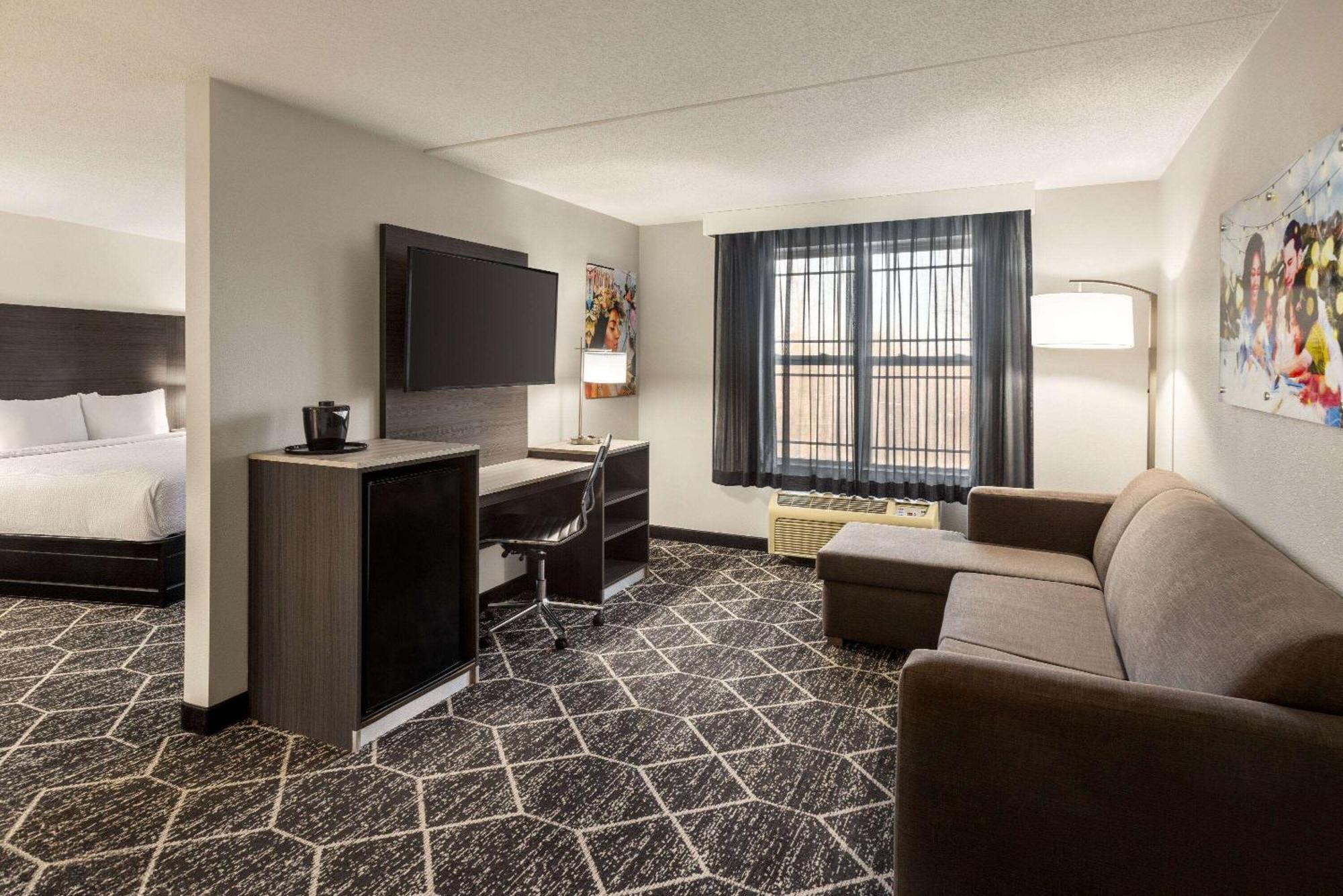 La Quinta Inn & Suites By Wyndham بحيرة جورج المظهر الخارجي الصورة