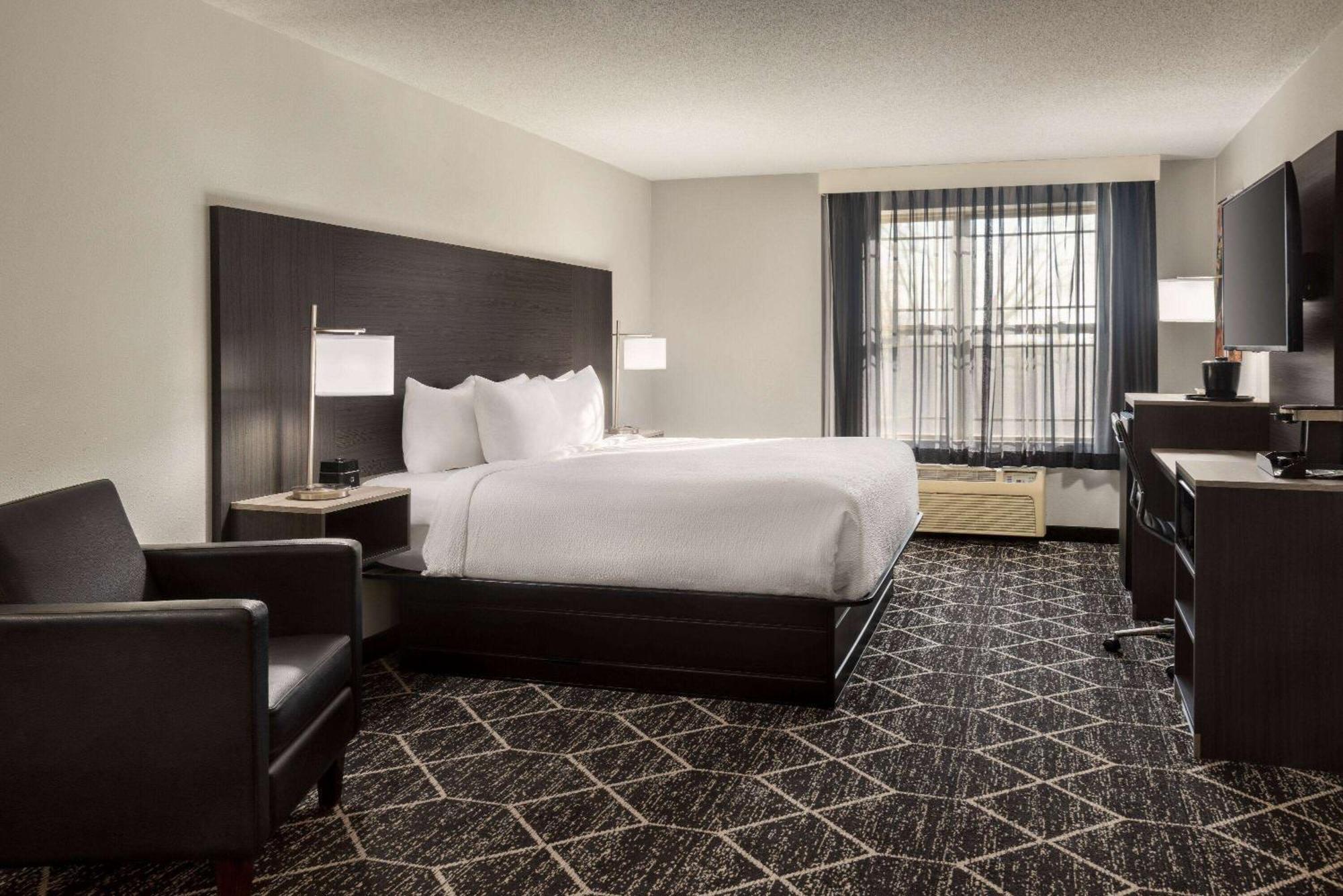 La Quinta Inn & Suites By Wyndham بحيرة جورج المظهر الخارجي الصورة