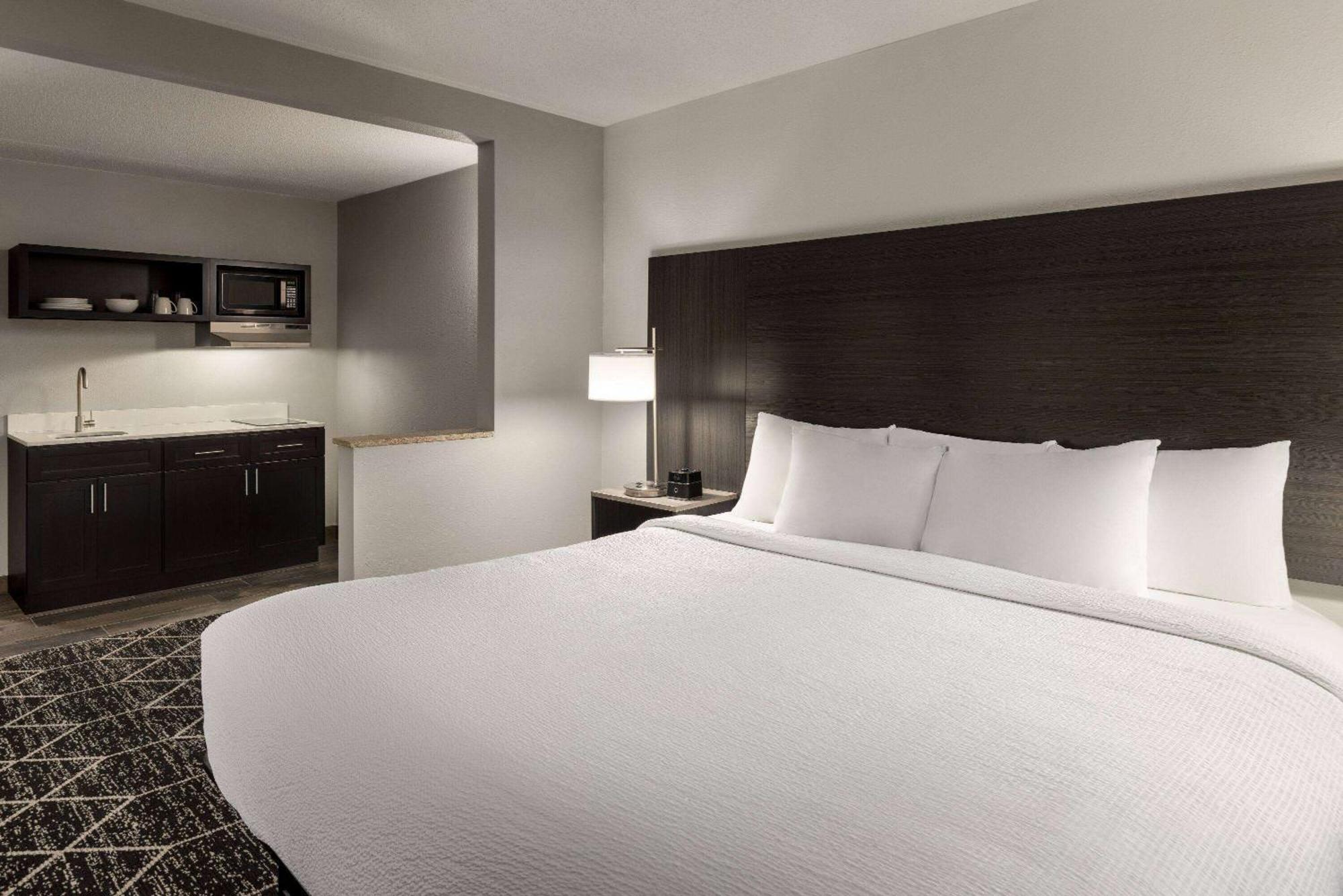 La Quinta Inn & Suites By Wyndham بحيرة جورج المظهر الخارجي الصورة